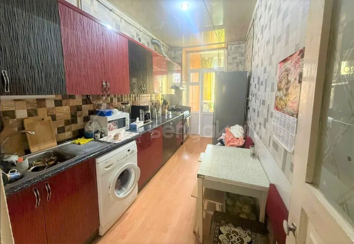 3 Սենյականոց Բնակարան Քարե Շենքում, 64քմ, 3/5 հարկ, Պետական Վիճակում