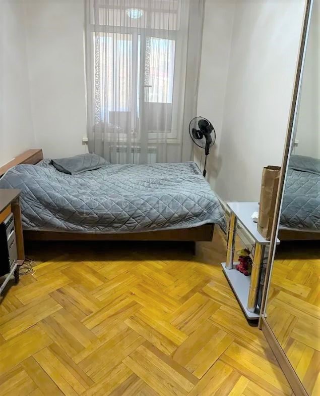 3 Սենյականոց Բնակարան Քարե Շենքում, 64քմ, 3/5 հարկ, Պետական Վիճակում