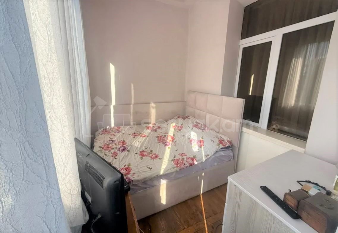 3 Սենյականոց Բնակարան Քարե Շենքում, 64քմ, 3/5 հարկ, Պետական Վիճակում