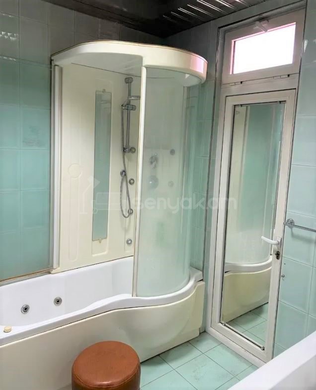 3 Սենյականոց Բնակարան Քարե Շենքում, 105քմ, 4/5 հարկ, Կապիտալ Վերանորոգված, Կահավորված, Արևկող