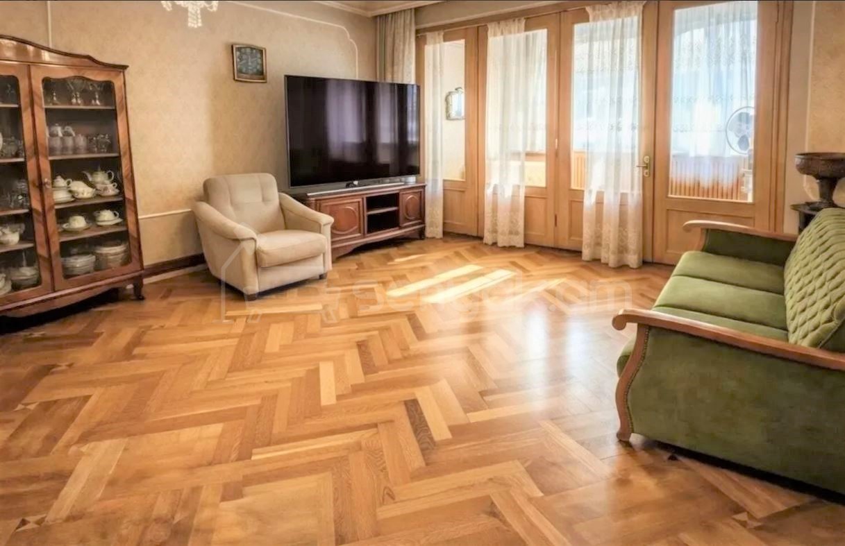 3 Սենյականոց Բնակարան Քարե Շենքում, 79քմ, 5/5 հարկ, Նորմալ Վիճակում