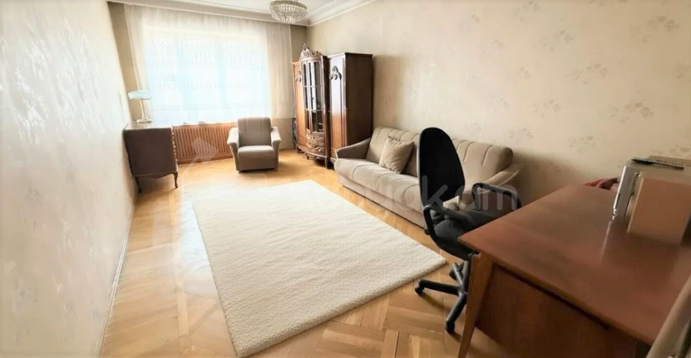 3 Սենյականոց Բնակարան Քարե Շենքում, 79քմ, 5/5 հարկ, Նորմալ Վիճակում