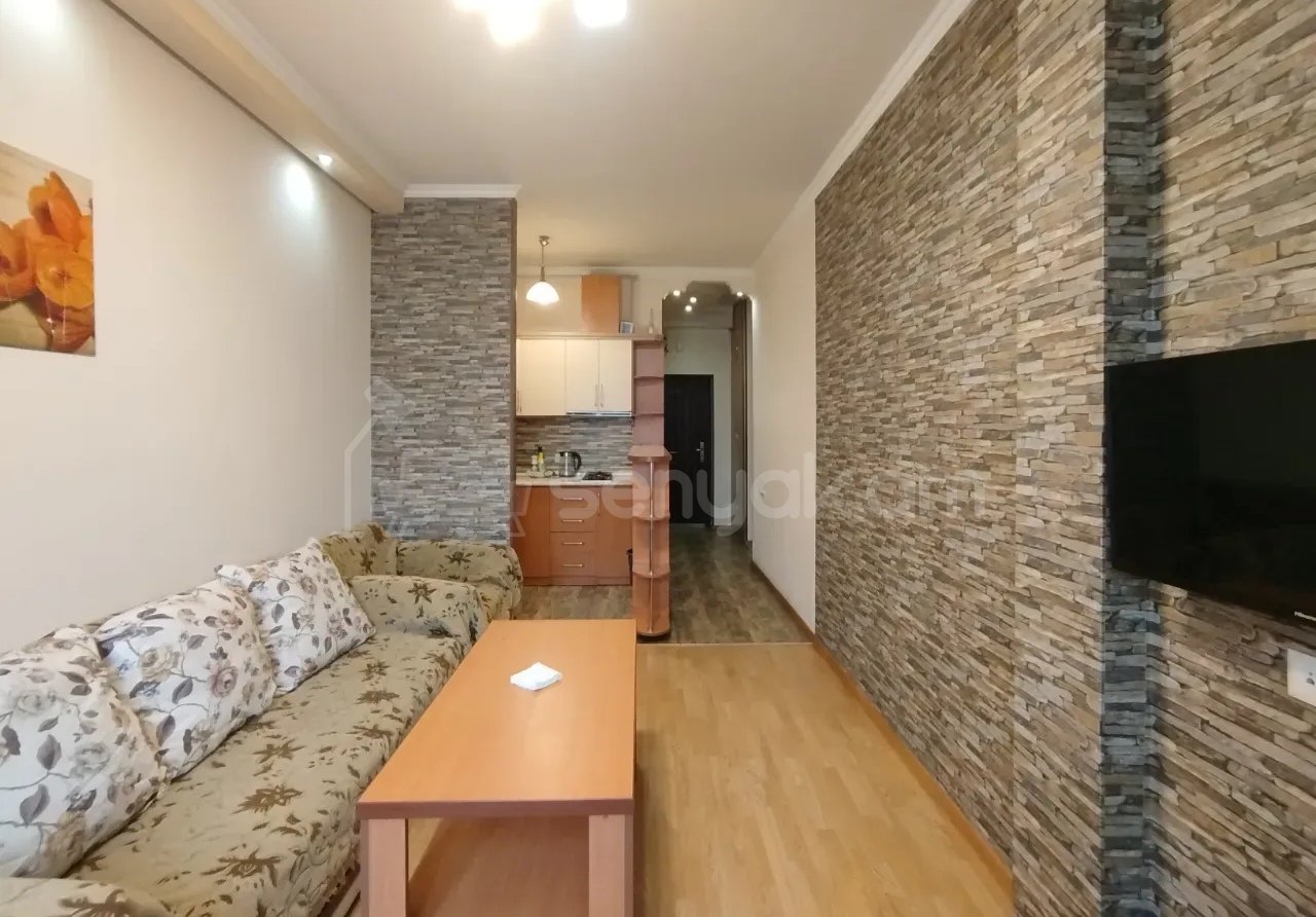 3 Սենյականոց Բնակարան Քարե Շենքում, 70քմ, 6/8 հարկ, Նորմալ Վիճակում, Կահավորված