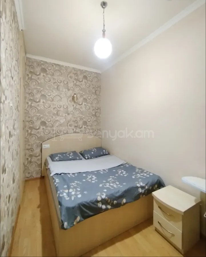 3 Սենյականոց Բնակարան Քարե Շենքում, 70քմ, 6/8 հարկ, Նորմալ Վիճակում, Կահավորված