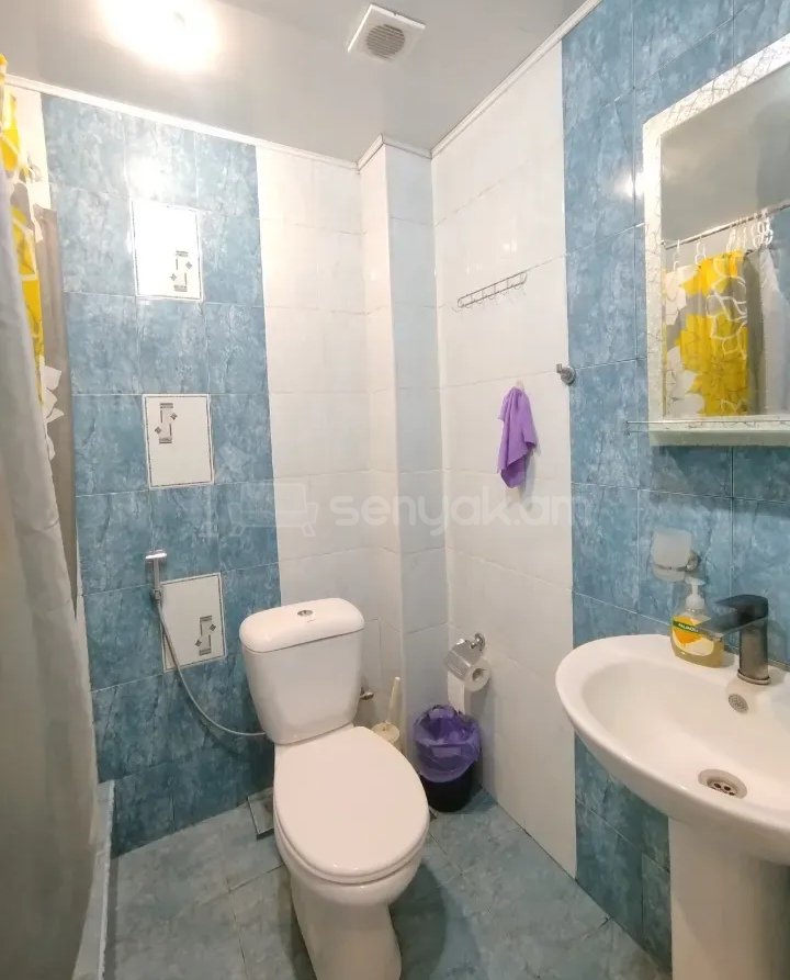 3 Սենյականոց Բնակարան Քարե Շենքում, 70քմ, 6/8 հարկ, Նորմալ Վիճակում, Կահավորված