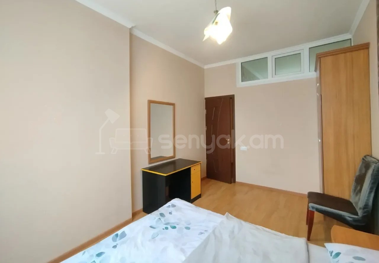 3 Սենյականոց Բնակարան Քարե Շենքում, 70քմ, 6/8 հարկ, Նորմալ Վիճակում, Կահավորված