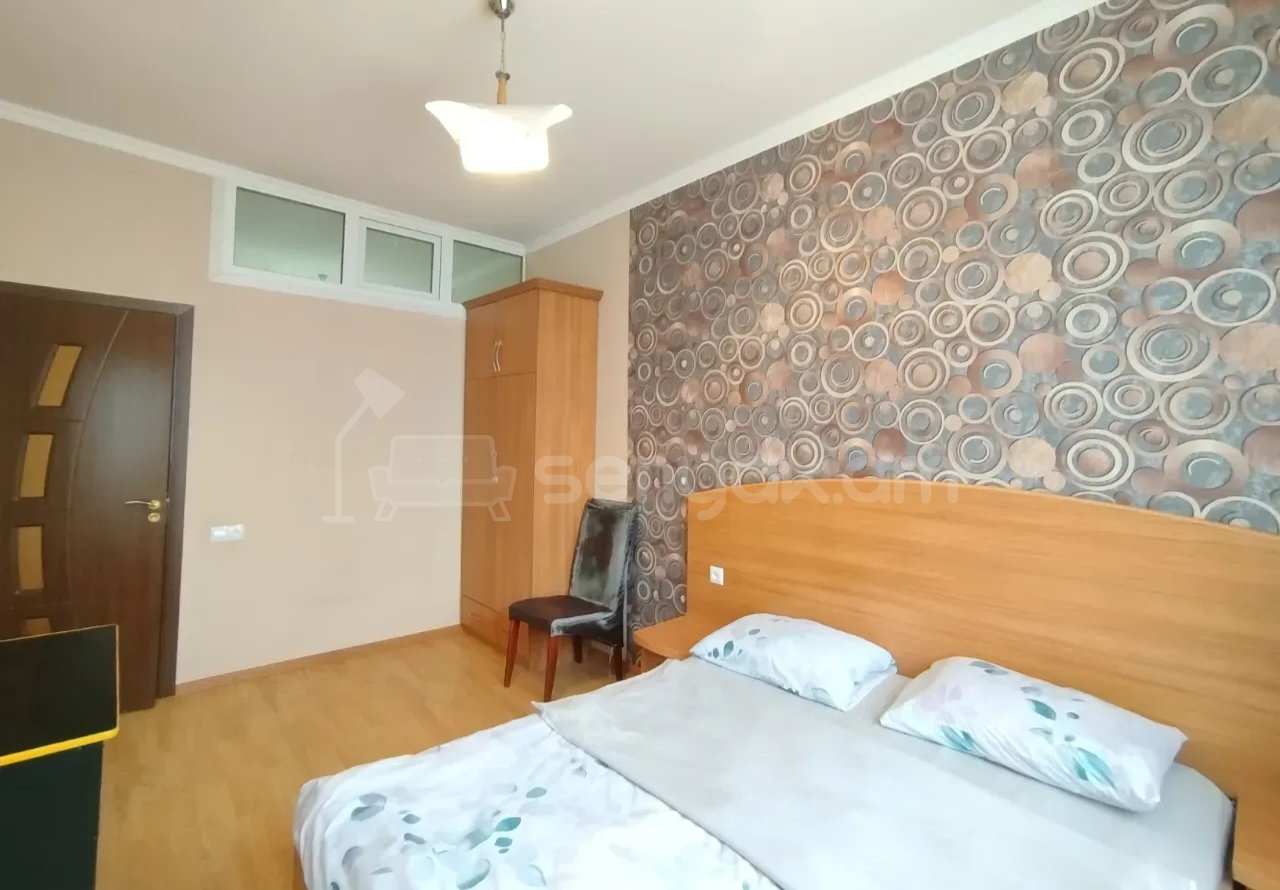 3 Սենյականոց Բնակարան Քարե Շենքում, 70քմ, 6/8 հարկ, Նորմալ Վիճակում, Կահավորված