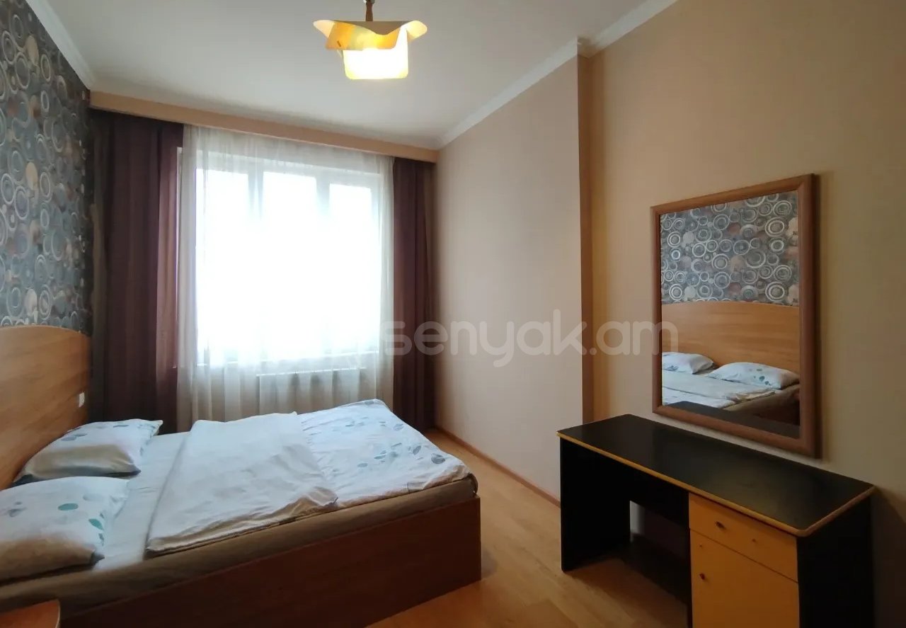 3 Սենյականոց Բնակարան Քարե Շենքում, 70քմ, 6/8 հարկ, Նորմալ Վիճակում, Կահավորված