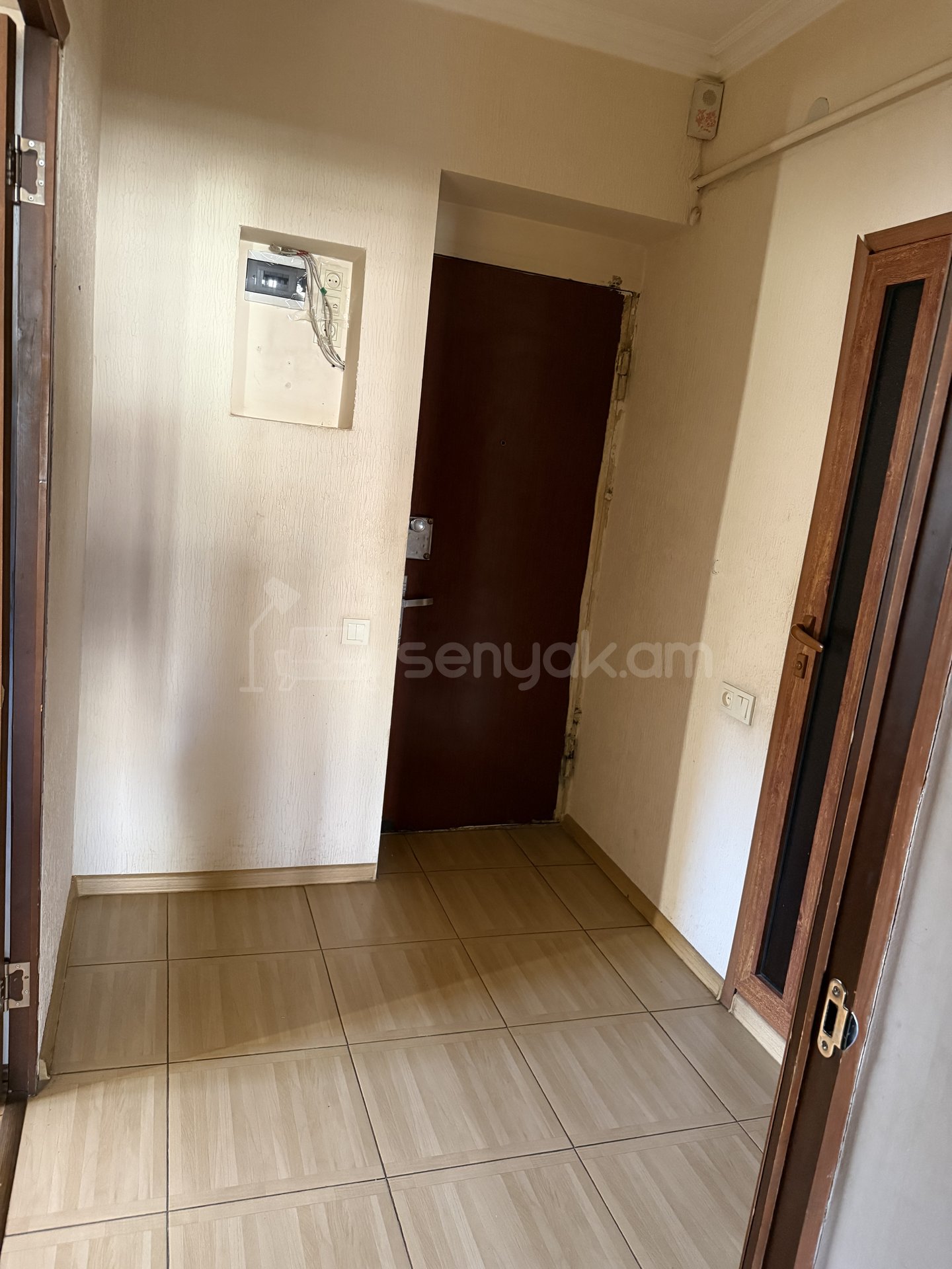 3 Սենյականոց Բնակարան Քարե Շենքում, 58քմ, 3/5 հարկ, Կապիտալ Վերանորոգված, Մասամբ Կահավորված, Արևկող