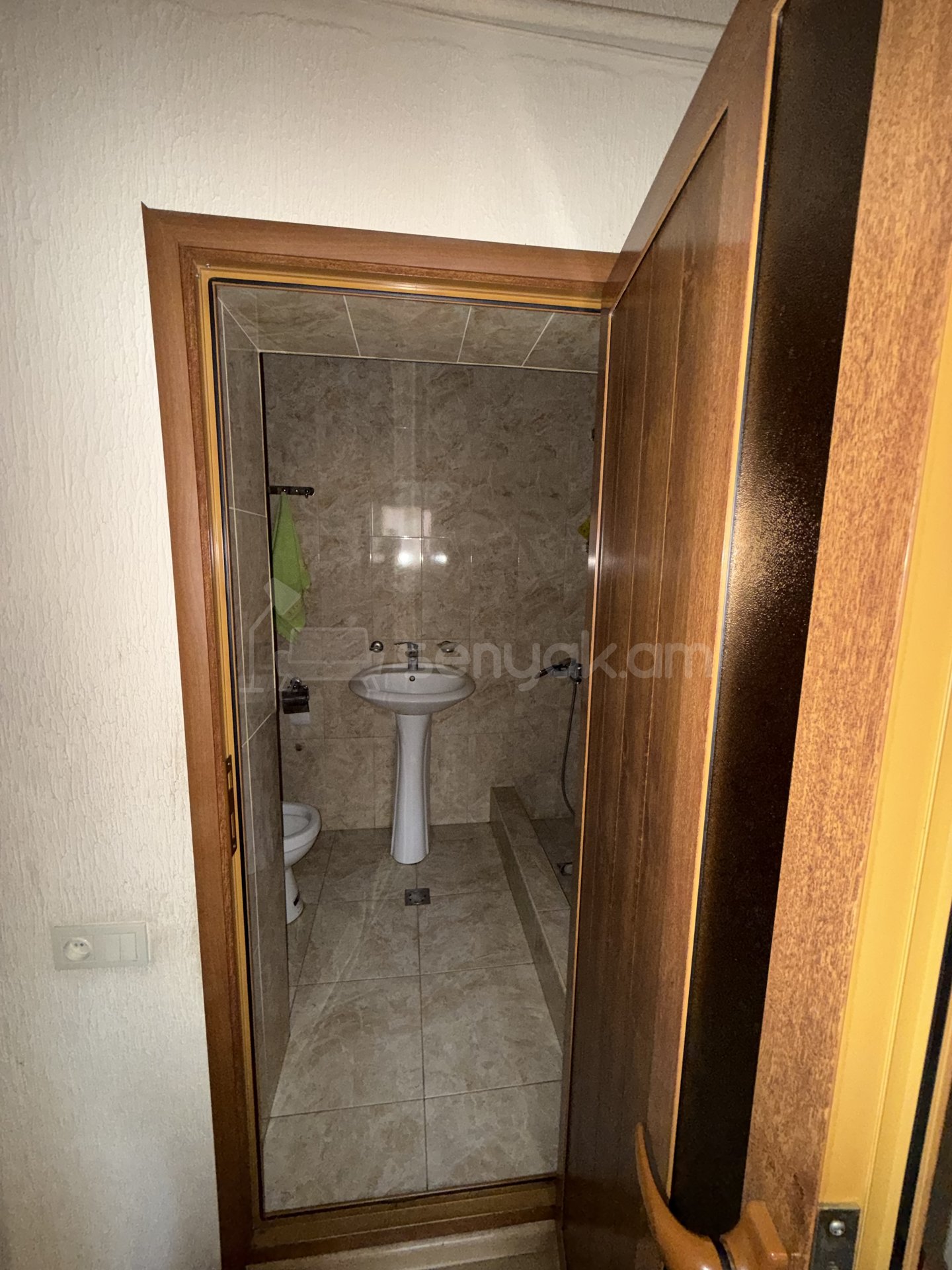 3 Սենյականոց Բնակարան Քարե Շենքում, 58քմ, 3/5 հարկ, Կապիտալ Վերանորոգված, Մասամբ Կահավորված, Արևկող