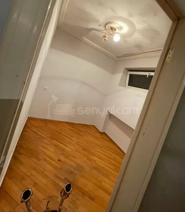 2 Սենյականոց Բնակարան Քարե Շենքում, 56քմ, 1/1 հարկ, Նորմալ Վիճակում, Կահավորված, Արևկող