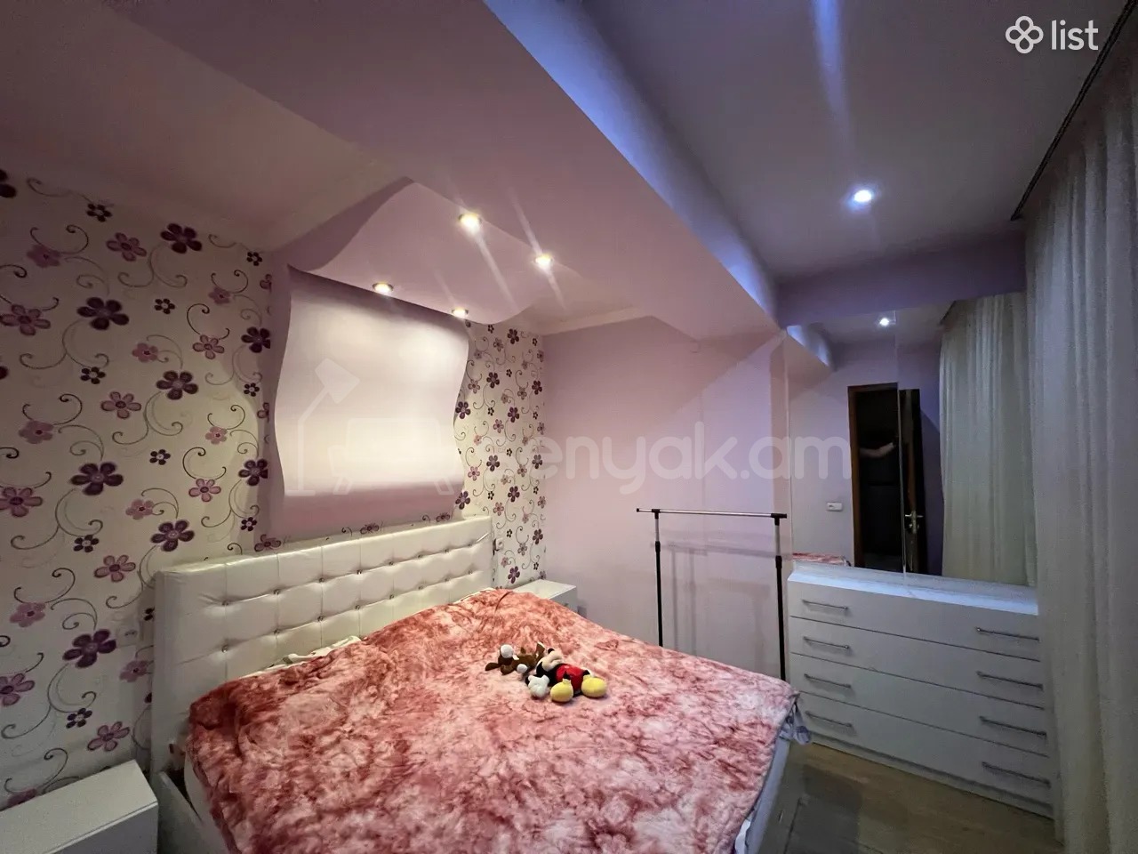 2 Սենյականոց Բնակարան Քարե Շենքում, 56քմ, 3/9 հարկ, Կապիտալ Վերանորոգված, Կահավորված