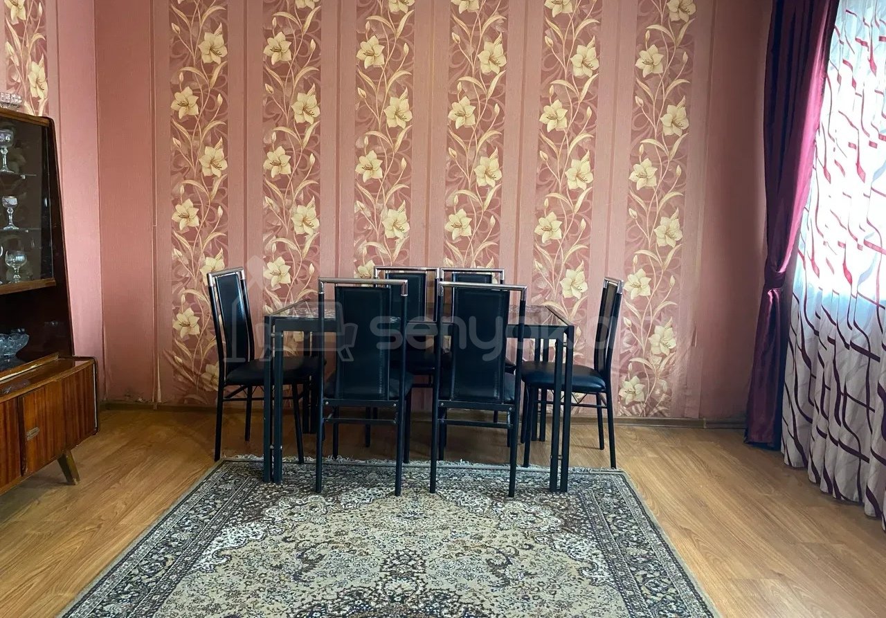 4 Սենյականոց Բնակարան Քարե Շենքում, 100քմ, 1/1 հարկ, Նորմալ Վիճակում, Կահավորված