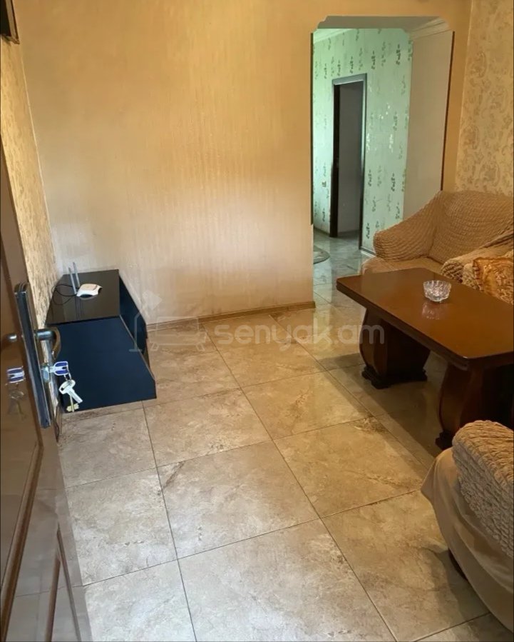 4 Սենյականոց Բնակարան Քարե Շենքում, 100քմ, 1/1 հարկ, Նորմալ Վիճակում, Կահավորված