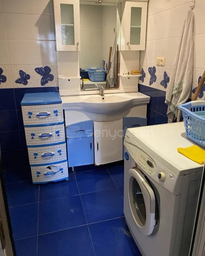 4 Սենյականոց Բնակարան Քարե Շենքում, 100քմ, 1/1 հարկ, Նորմալ Վիճակում, Կահավորված