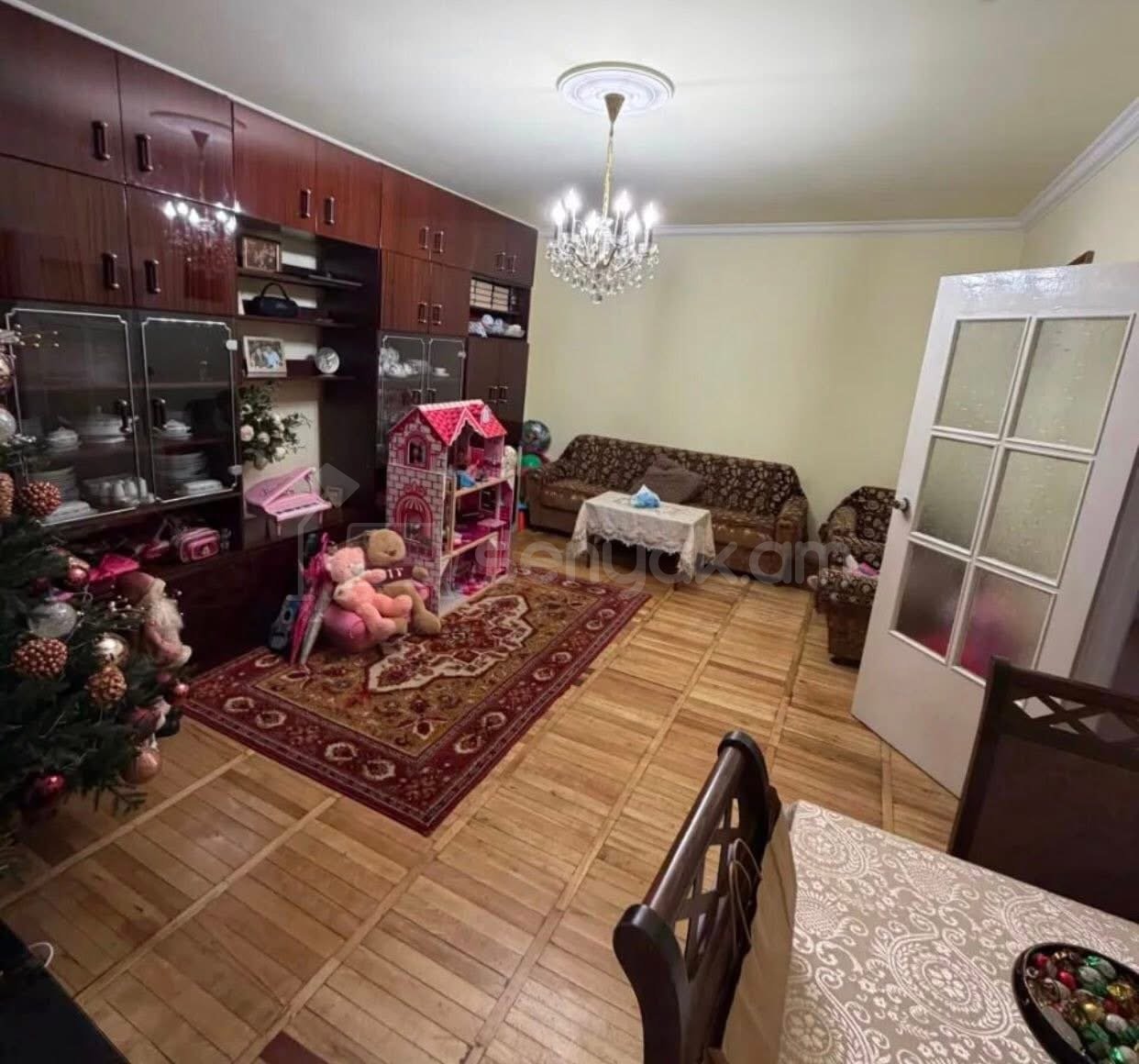 2 Սենյականոց Բնակարան Քարե Շենքում, 78քմ, 3/5 հարկ, Նորմալ Վիճակում, Կահավորված, Արևկող