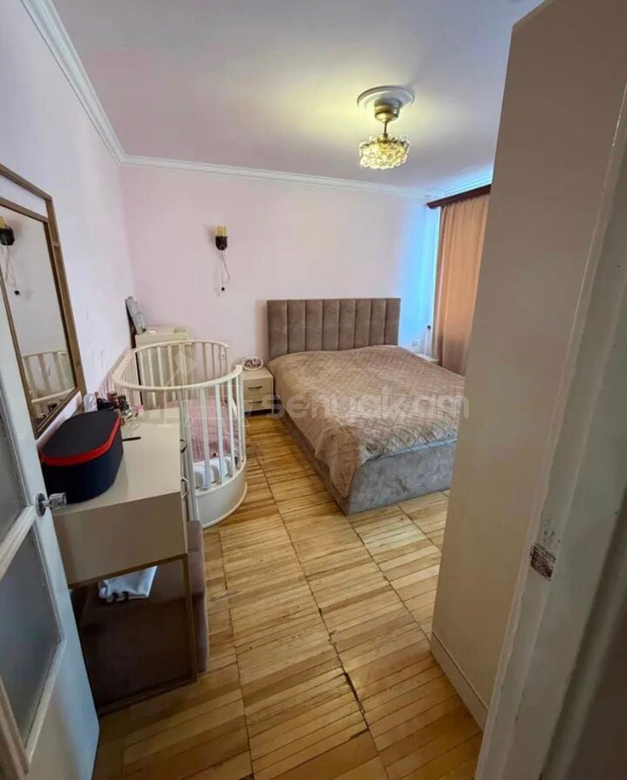 2 Սենյականոց Բնակարան Քարե Շենքում, 78քմ, 3/5 հարկ, Նորմալ Վիճակում, Կահավորված, Արևկող