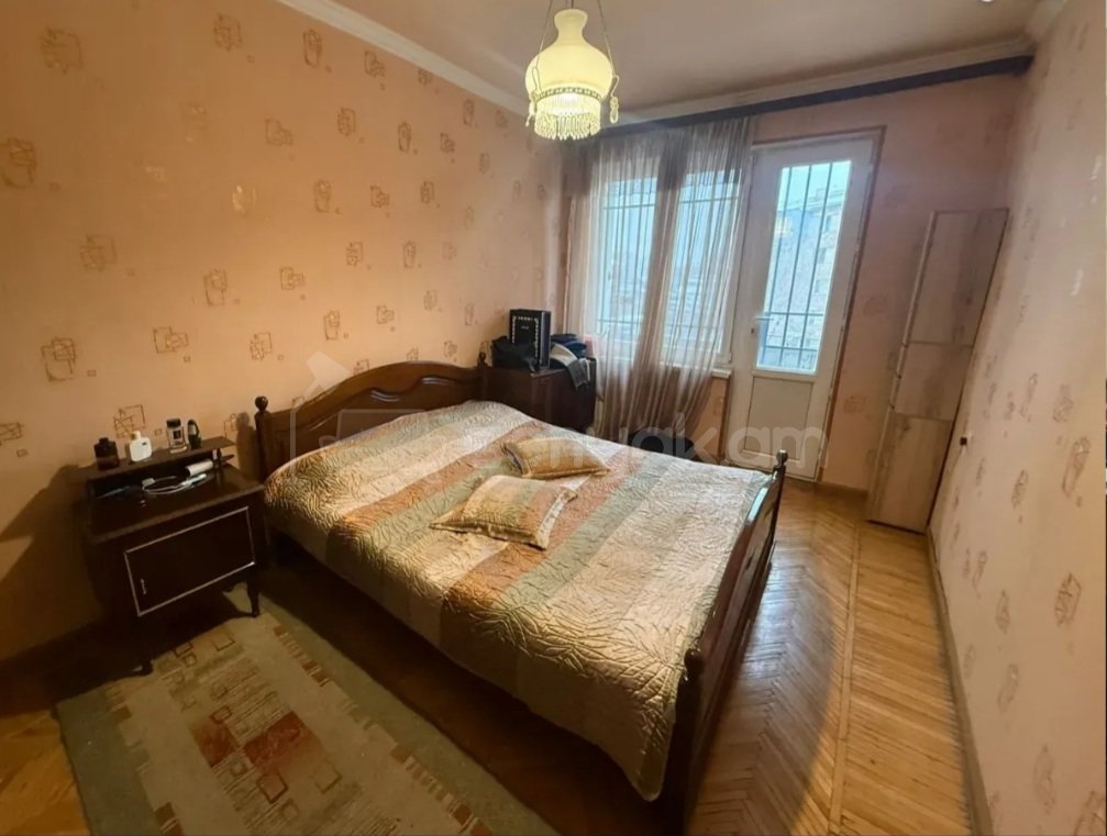 4 Սենյականոց Բնակարան Քարե Շենքում, 105քմ, 3/5 հարկ, Կապիտալ Վերանորոգված