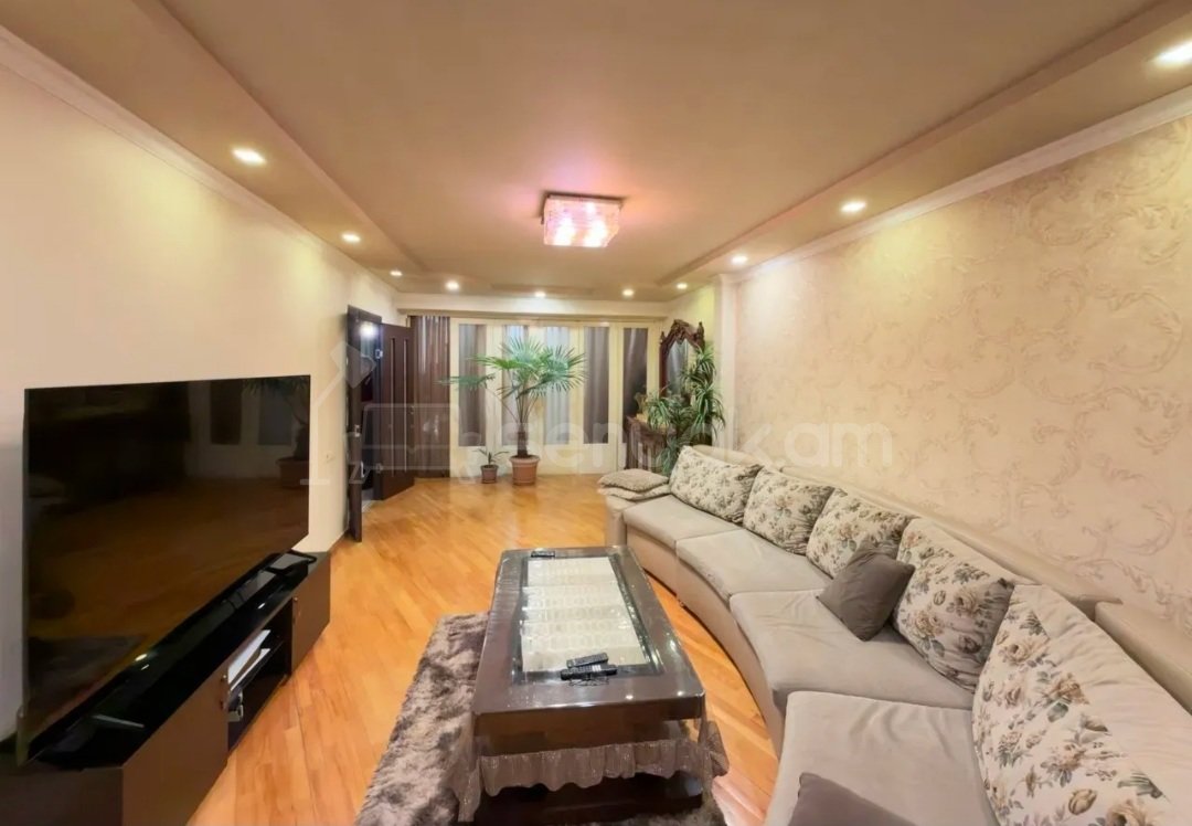 4 Սենյականոց Բնակարան Քարե Շենքում, 105քմ, 3/5 հարկ, Կապիտալ Վերանորոգված