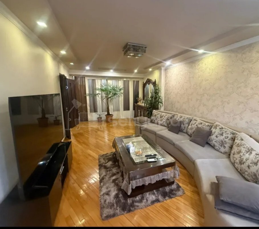 4 Սենյականոց Բնակարան Քարե Շենքում, 105քմ, 3/5 հարկ, Կապիտալ Վերանորոգված