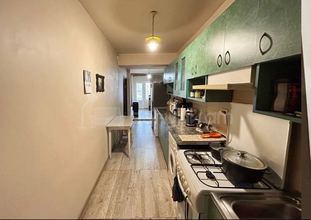 4 Սենյականոց Բնակարան Քարե Շենքում, 105քմ, 3/5 հարկ, Կապիտալ Վերանորոգված