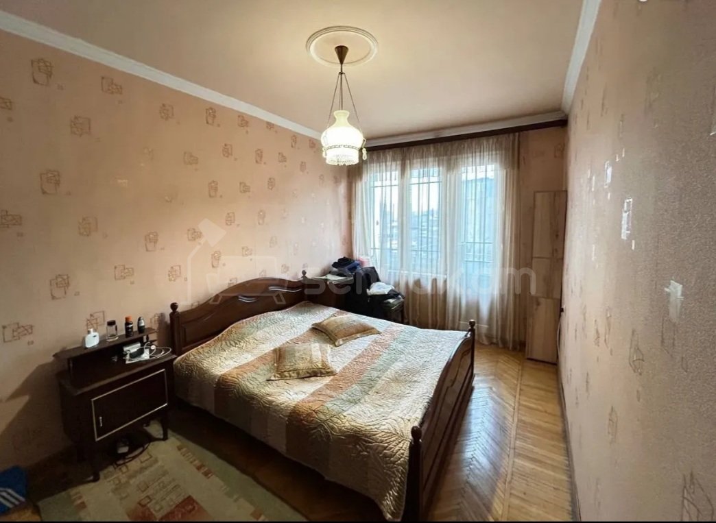 4 Սենյականոց Բնակարան Քարե Շենքում, 105քմ, 3/5 հարկ, Կապիտալ Վերանորոգված