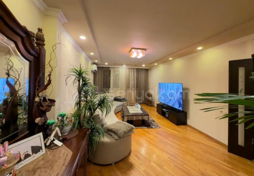 4 Սենյականոց Բնակարան Քարե Շենքում, 105քմ, 3/5 հարկ, Կապիտալ Վերանորոգված