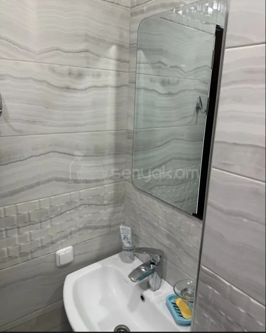 2 Սենյականոց Բնակարան Քարե Շենքում, 43քմ, 3/5 հարկ, Կապիտալ Վերանորոգված, Կահավորված, Արևկող