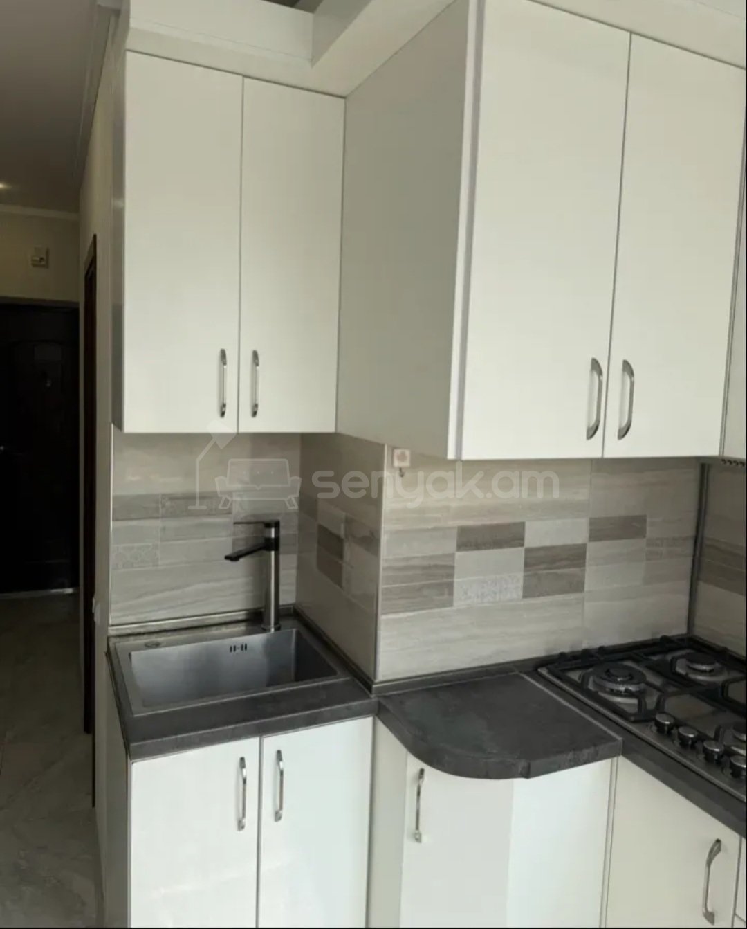 2 Սենյականոց Բնակարան Քարե Շենքում, 43քմ, 3/5 հարկ, Կապիտալ Վերանորոգված, Կահավորված, Արևկող