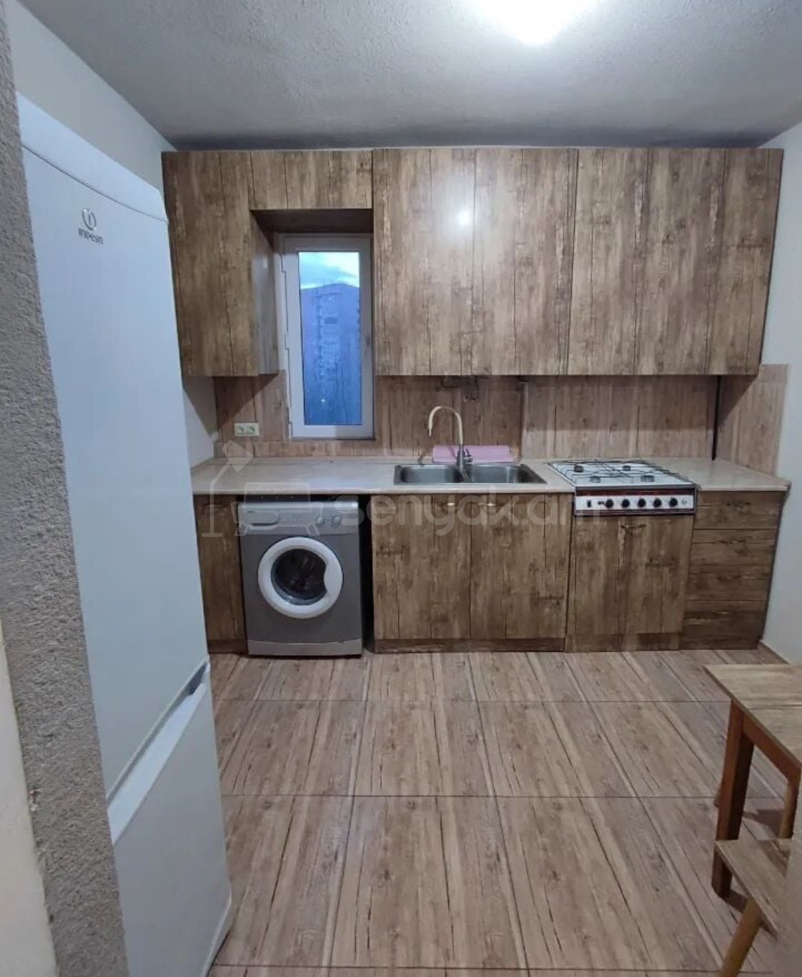 3 Սենյականոց Բնակարան, 95քմ, 3/3 հարկ, Կապիտալ Վերանորոգված, Կահավորված