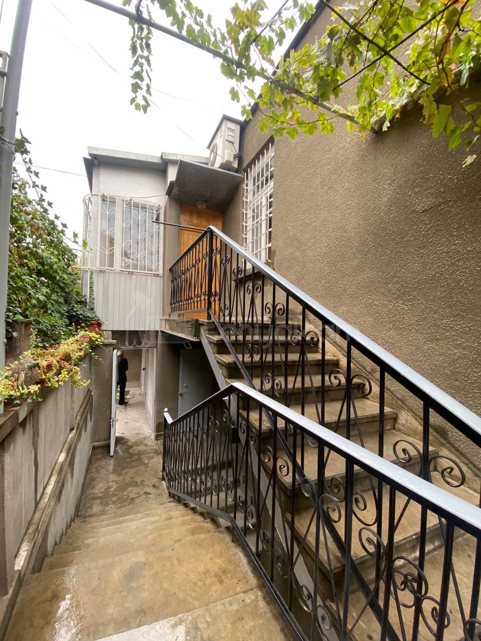 3 Սենյականոց Սեփական Տուն, 102քմ, Կոսմետիկ Վերանորոգված, Կահավորված, Ավտոտնակով