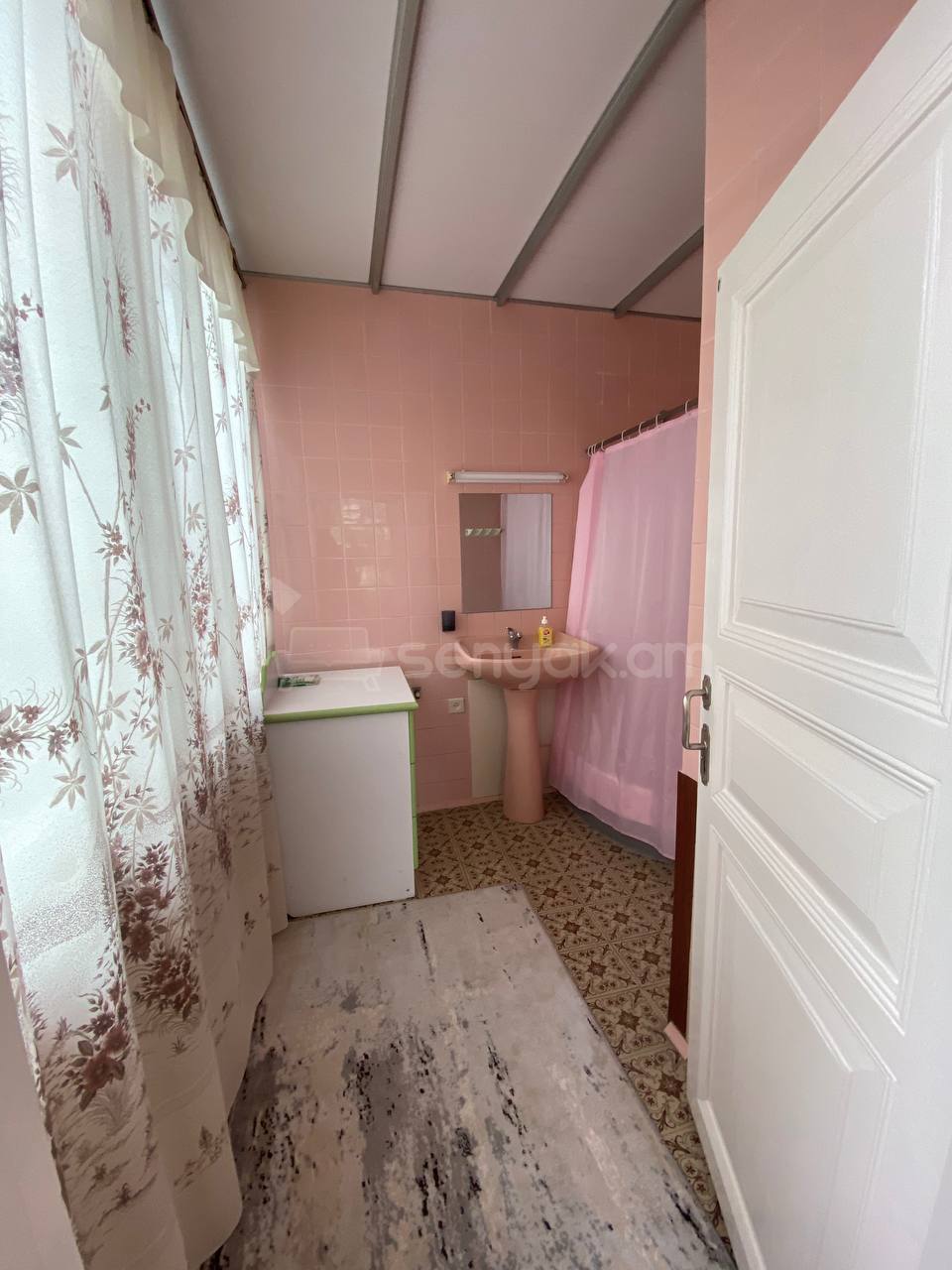 3 Սենյականոց Սեփական Տուն, 102քմ, Կոսմետիկ Վերանորոգված, Կահավորված, Ավտոտնակով