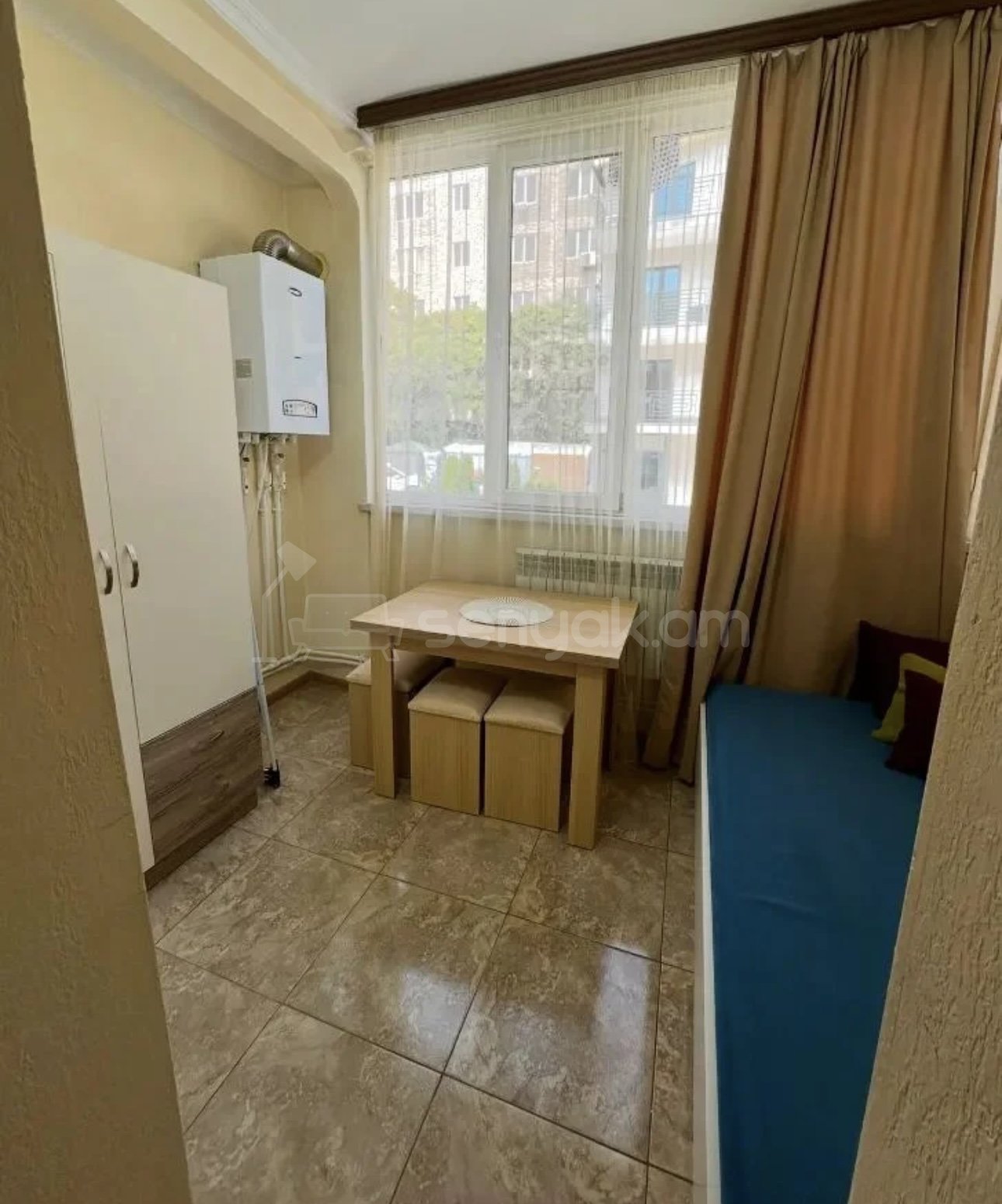 1 Սենյականոց Բնակարան Քարե Շենքում, 42քմ, 2/5 հարկ, Կոսմետիկ Վերանորոգված