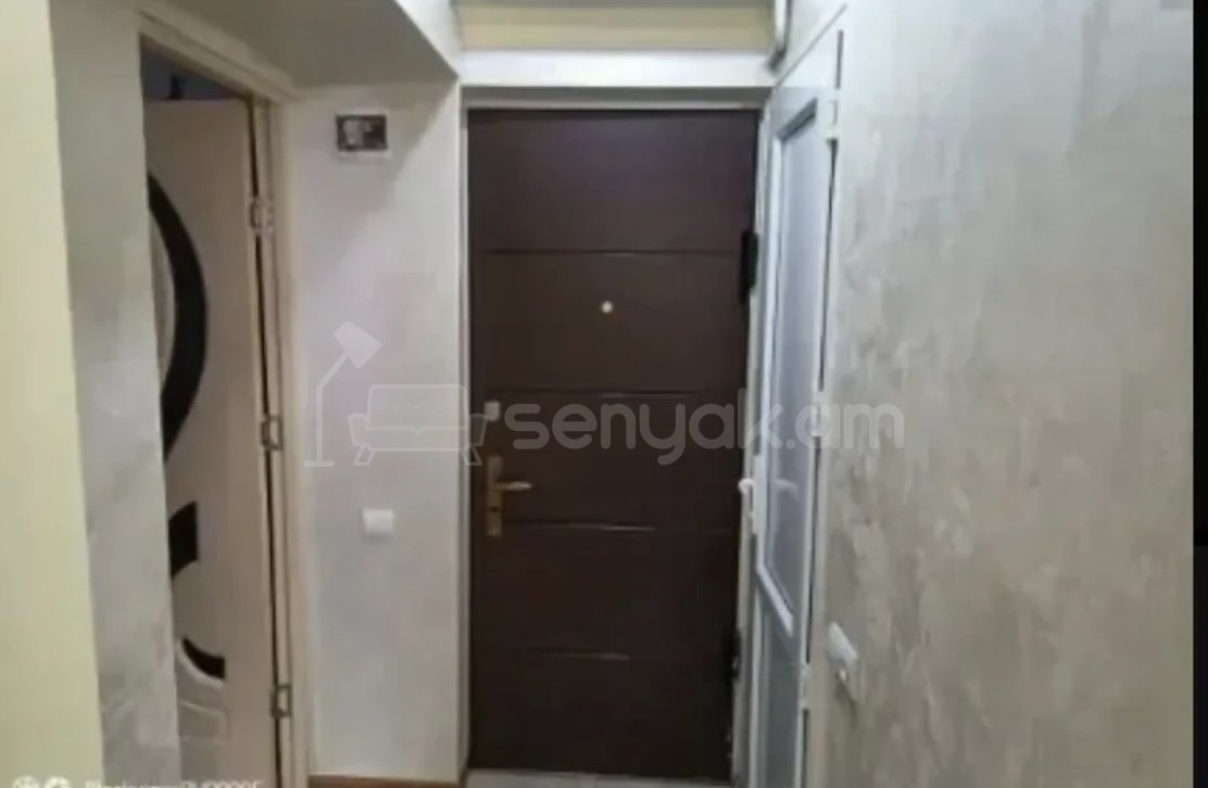 1 Սենյականոց Բնակարան Քարե Շենքում, 30քմ, 3/4 հարկ, Դիզայներական Վերանորոգված