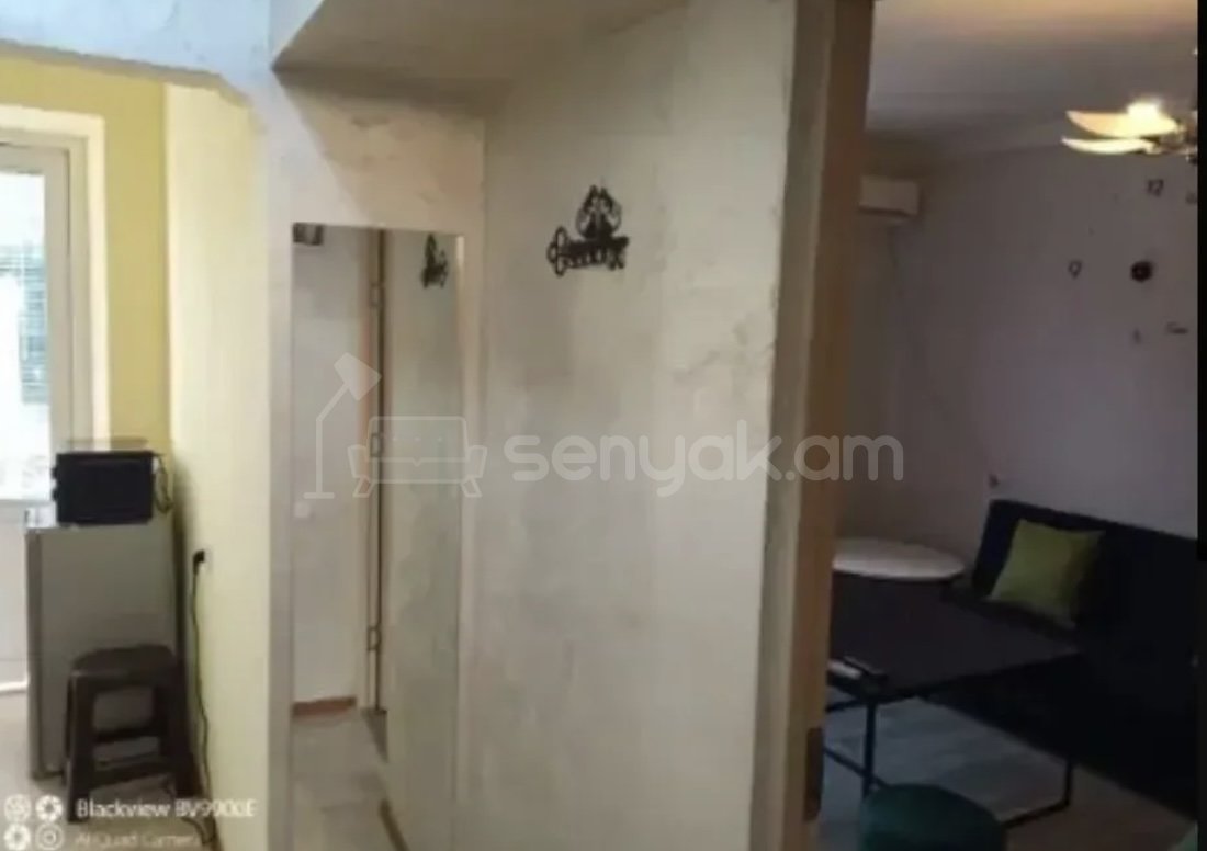 1 Սենյականոց Բնակարան Քարե Շենքում, 30քմ, 3/4 հարկ, Դիզայներական Վերանորոգված