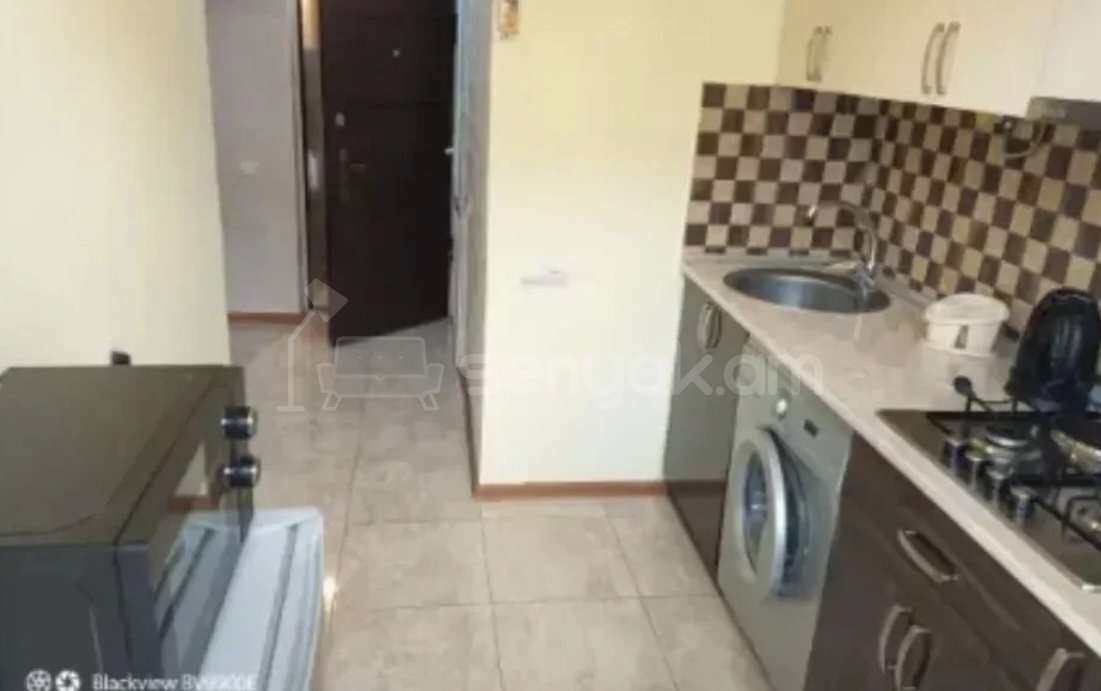 1 Սենյականոց Բնակարան Քարե Շենքում, 30քմ, 3/4 հարկ, Դիզայներական Վերանորոգված