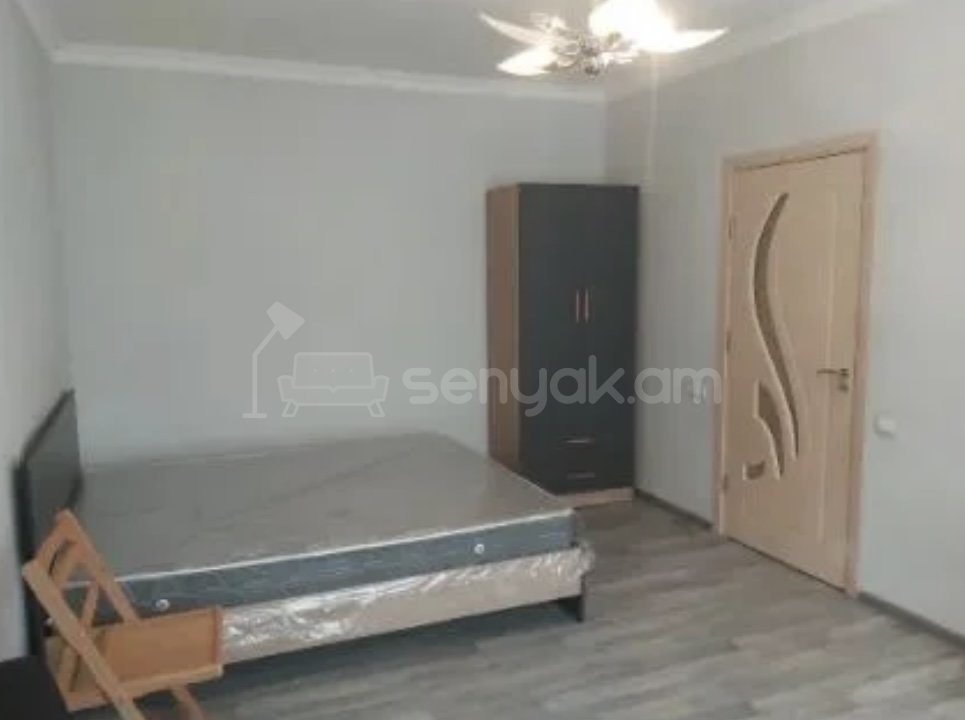 1 Սենյականոց Բնակարան Քարե Շենքում, 30քմ, 3/4 հարկ, Դիզայներական Վերանորոգված