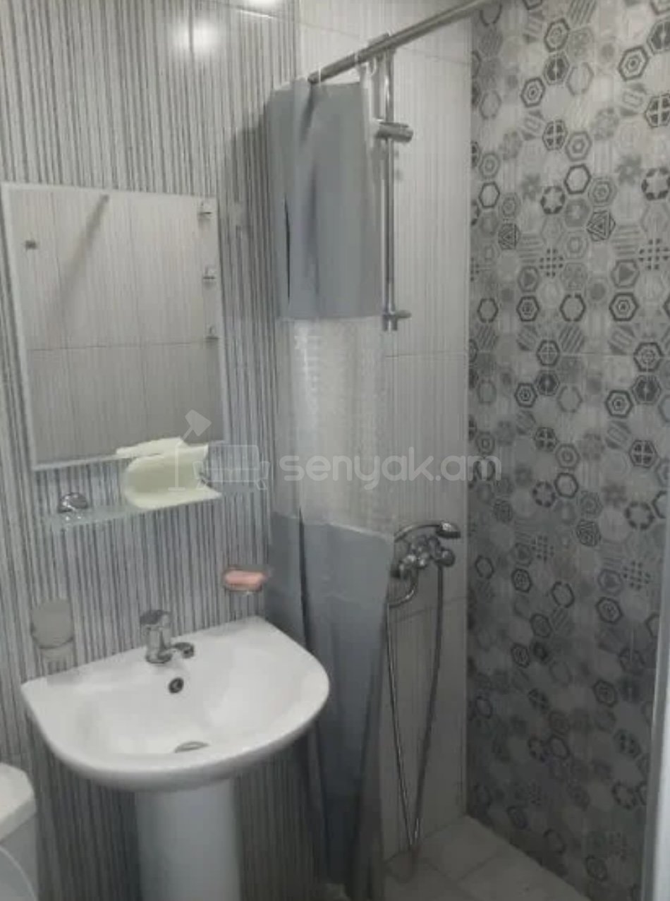 1 Սենյականոց Բնակարան Քարե Շենքում, 30քմ, 3/4 հարկ, Դիզայներական Վերանորոգված