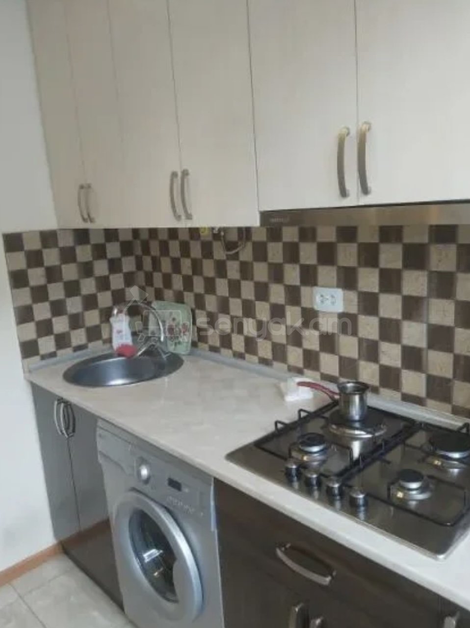 1 Սենյականոց Բնակարան Քարե Շենքում, 30քմ, 3/4 հարկ, Դիզայներական Վերանորոգված