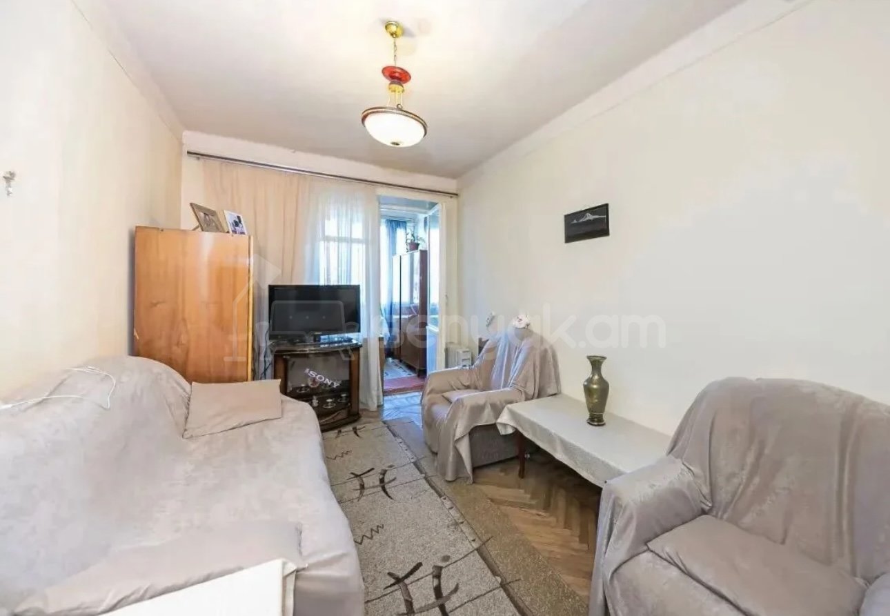 1 Սենյականոց Բնակարան Քարե Շենքում, 45քմ, 4/5 հարկ, Նորմալ Վիճակում