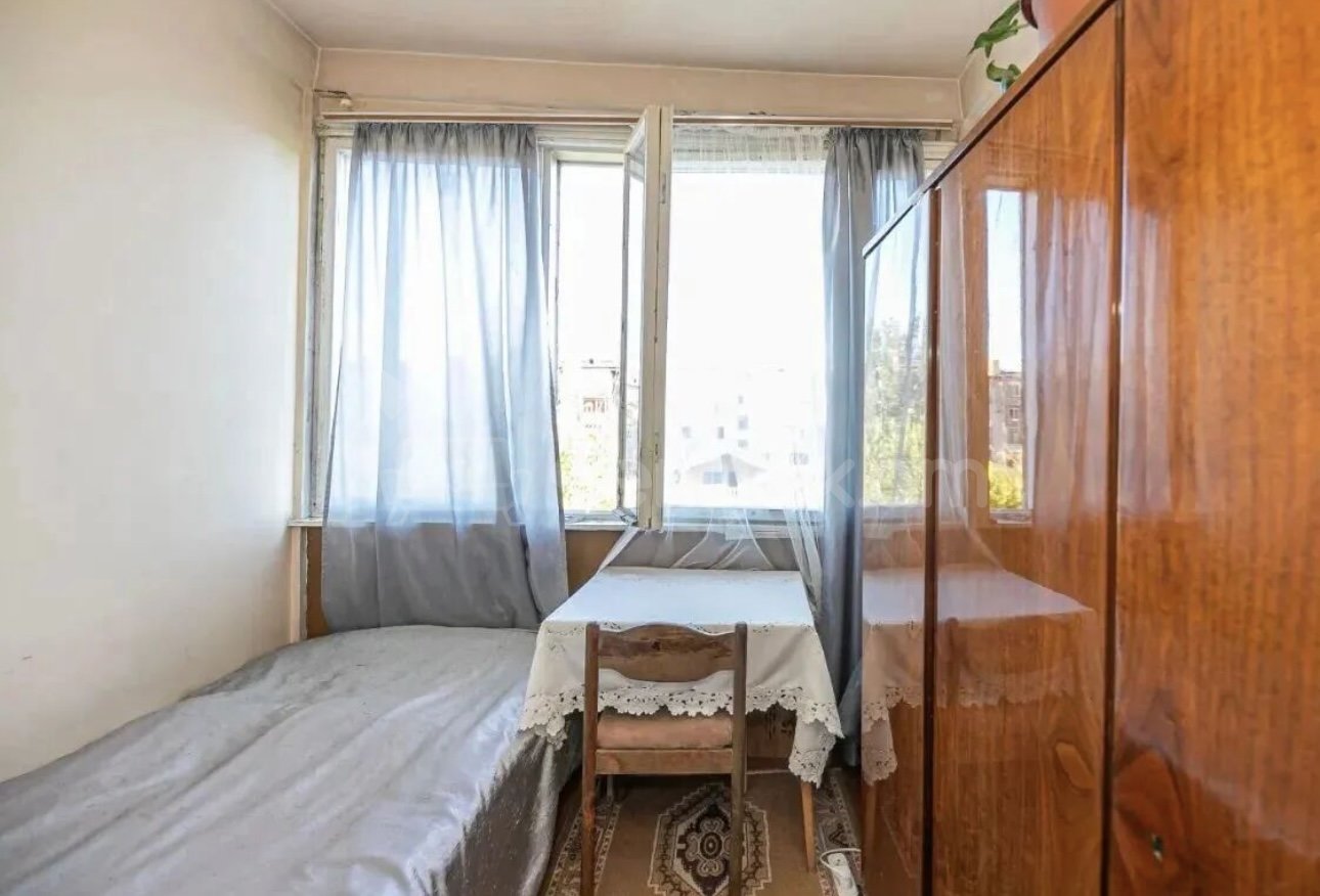 1 Սենյականոց Բնակարան Քարե Շենքում, 45քմ, 4/5 հարկ, Նորմալ Վիճակում