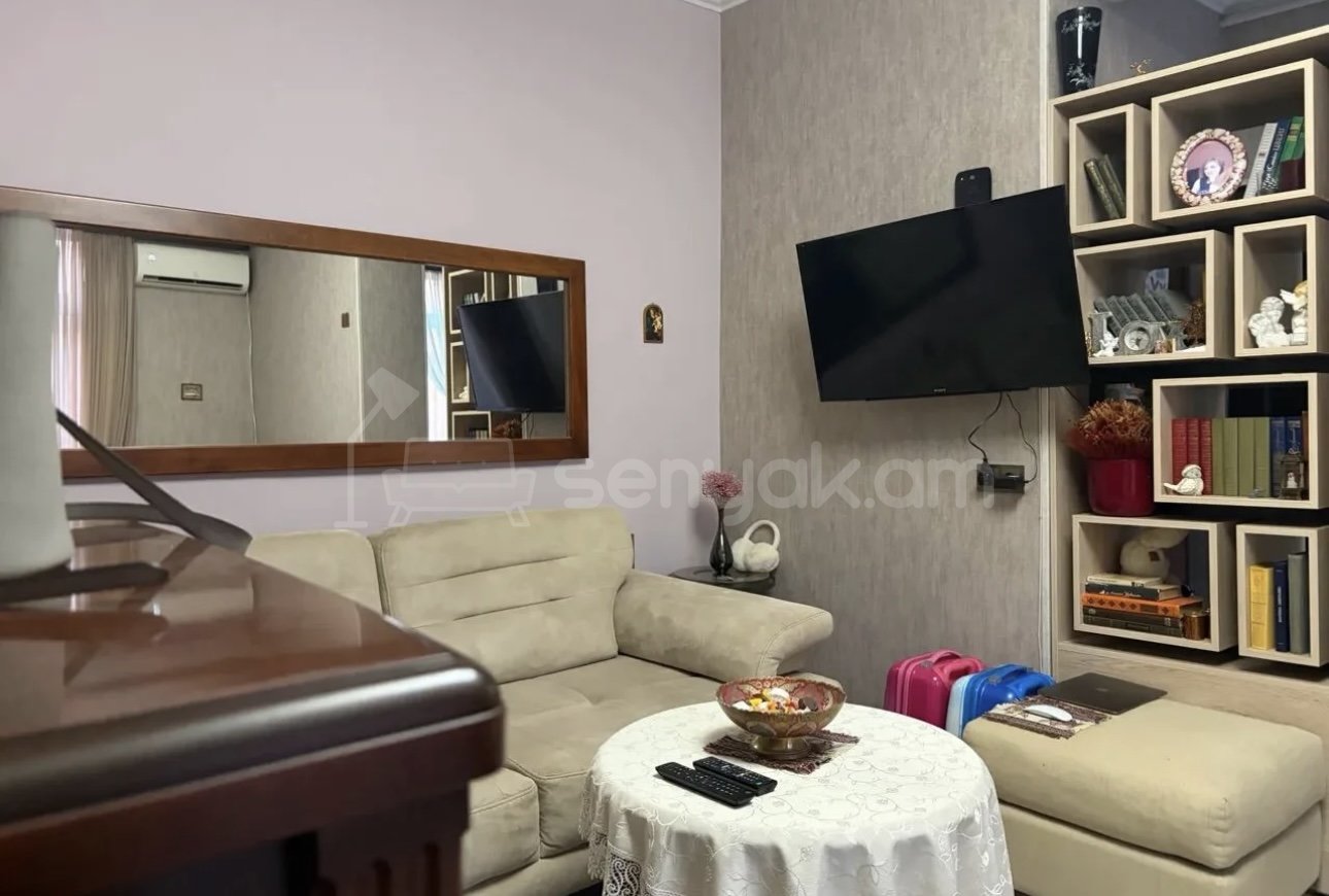 1 Սենյականոց Բնակարան Քարե Շենքում, 30քմ, 3/5 հարկ, Դիզայներական Վերանորոգված