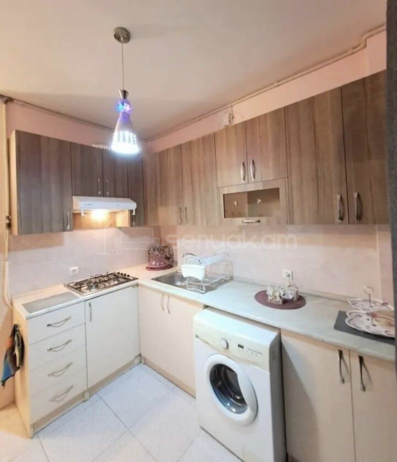 1 Սենյականոց Բնակարան Նորակառույց Քարե Շենքում, 41քմ, 3/6 հարկ, Դիզայներական Վերանորոգված