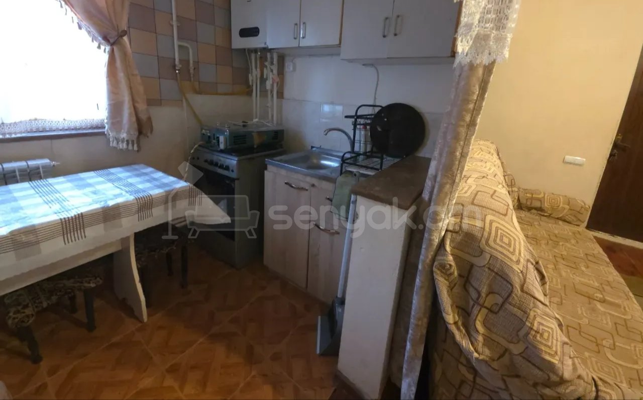 3 Սենյականոց Բնակարան Քարե Շենքում, 58քմ, 1/1 հարկ, Նորմալ Վիճակում, Կահավորված