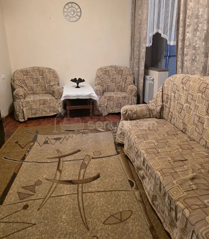 3 Սենյականոց Բնակարան Քարե Շենքում, 58քմ, 1/1 հարկ, Նորմալ Վիճակում, Կահավորված