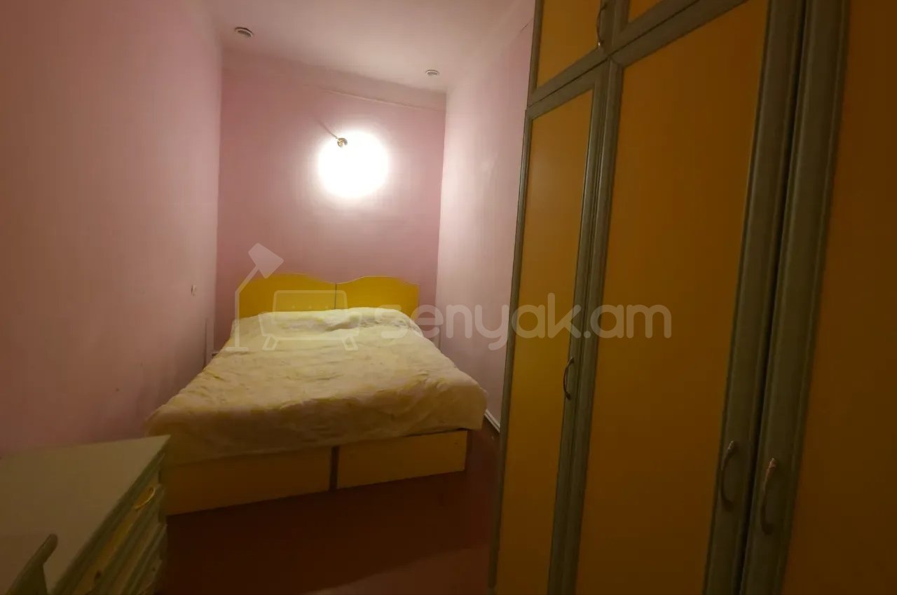 3 Սենյականոց Բնակարան Քարե Շենքում, 58քմ, 1/1 հարկ, Նորմալ Վիճակում, Կահավորված