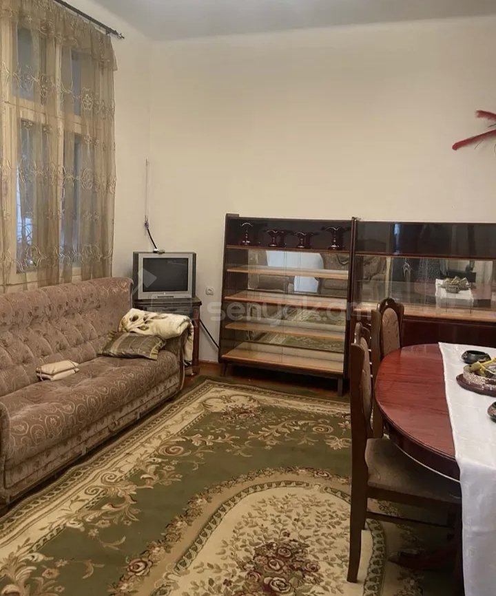 3 Սենյականոց Բնակարան Քարե Շենքում, 72քմ, 1/1 հարկ, Կապիտալ Վերանորոգված, Կահավորված