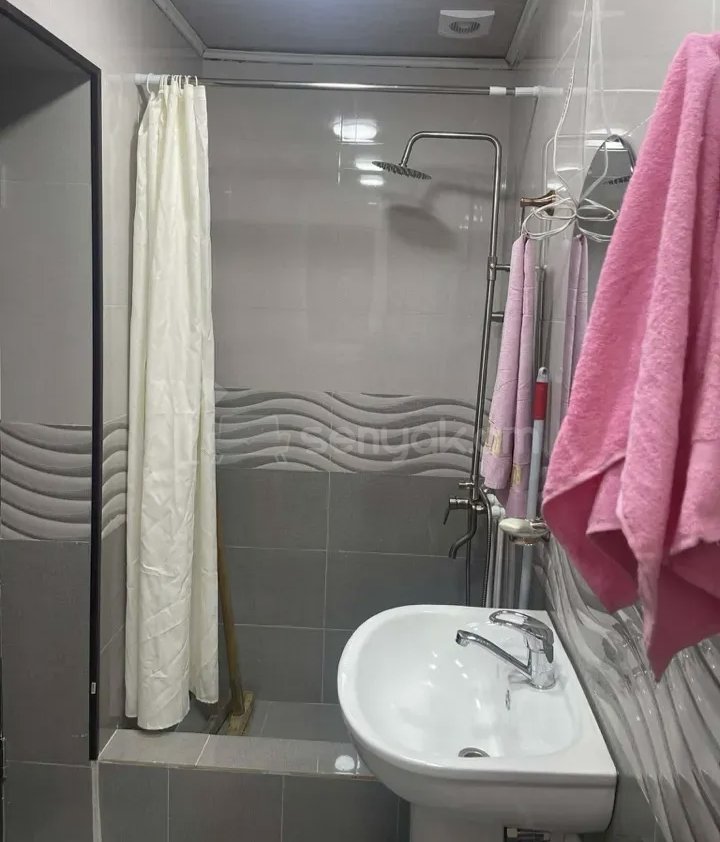 3 Սենյականոց Բնակարան Քարե Շենքում, 72քմ, 1/1 հարկ, Կապիտալ Վերանորոգված, Կահավորված