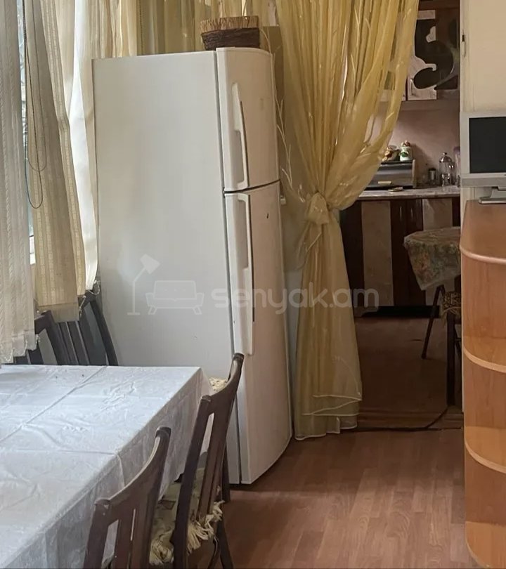 3 Սենյականոց Բնակարան Քարե Շենքում, 72քմ, 1/1 հարկ, Կապիտալ Վերանորոգված, Կահավորված