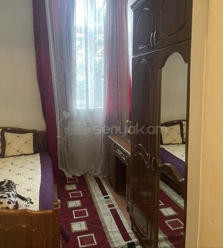 3 Սենյականոց Բնակարան Քարե Շենքում, 72քմ, 1/1 հարկ, Կապիտալ Վերանորոգված, Կահավորված